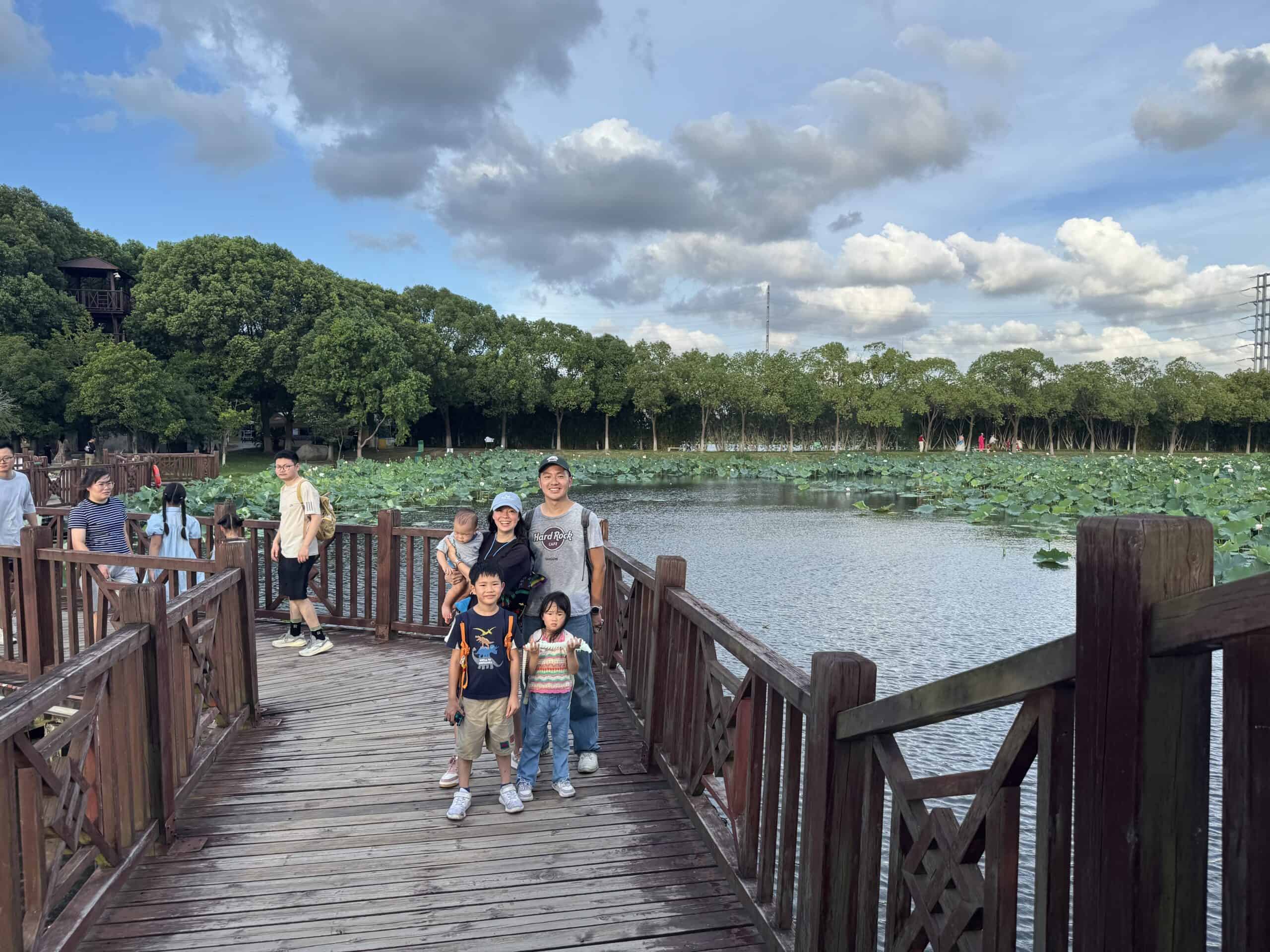 %E8%8D%B7%E5%A1%98%E6%9C%88%E8%89%B2 %E5%AE%B6%E4%BA%BA%EF%BC%A2 scaled