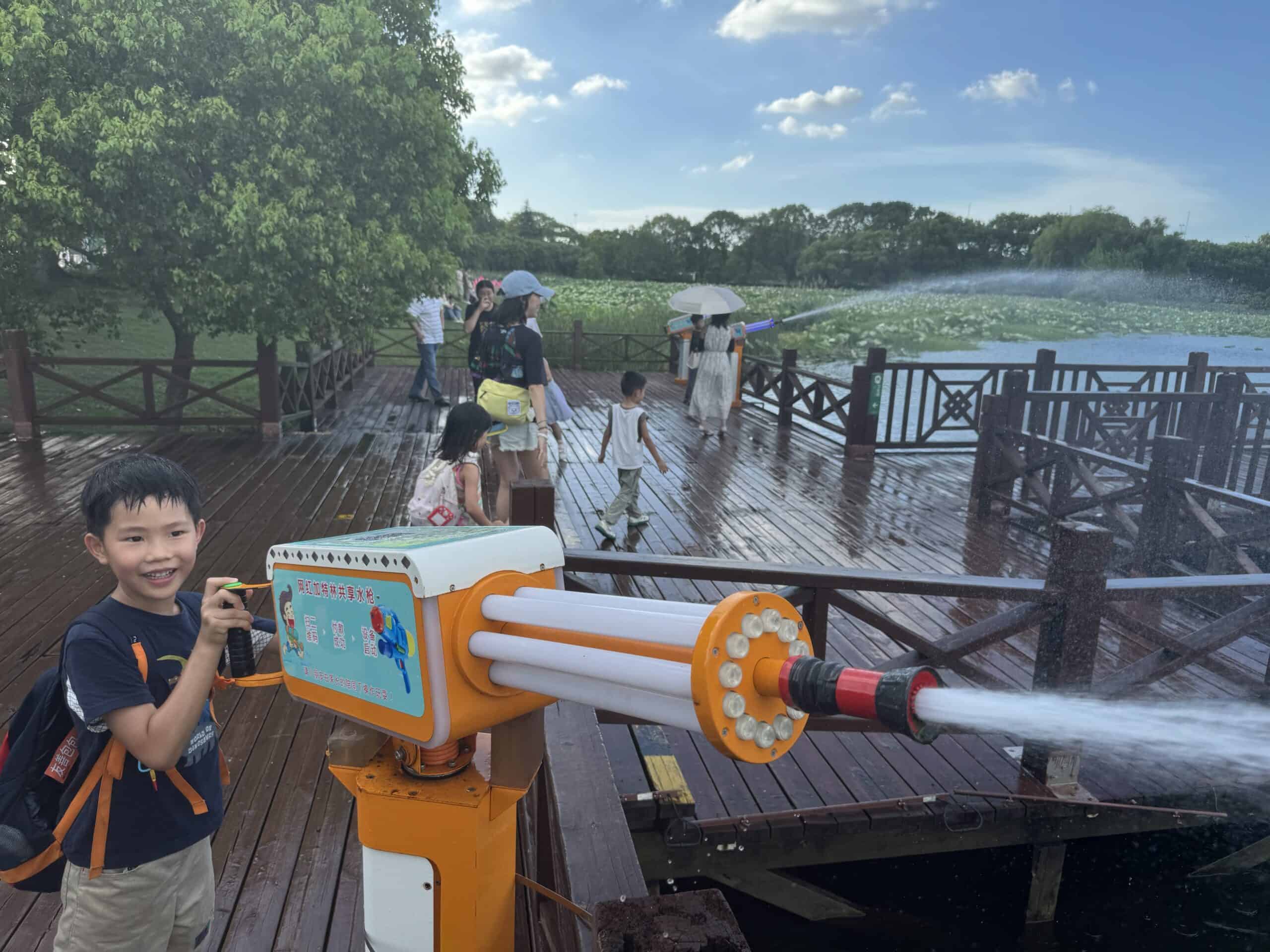 %E8%8D%B7%E5%A1%98%E6%9C%88%E8%89%B2 %E6%B0%B4%E6%A7%8D scaled