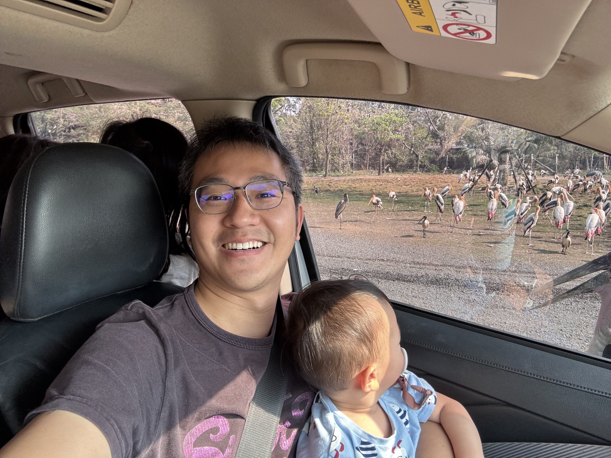 泰國曼谷 Safari World 動物園親子攻略|兩大三小實測Trip.com 包車心得與園區玩法 2 %E5%9D%90%E8%BB%8A%E7%9C%8B%E5%8B%95%E7%89%A9%EF%BC%A2 scaled