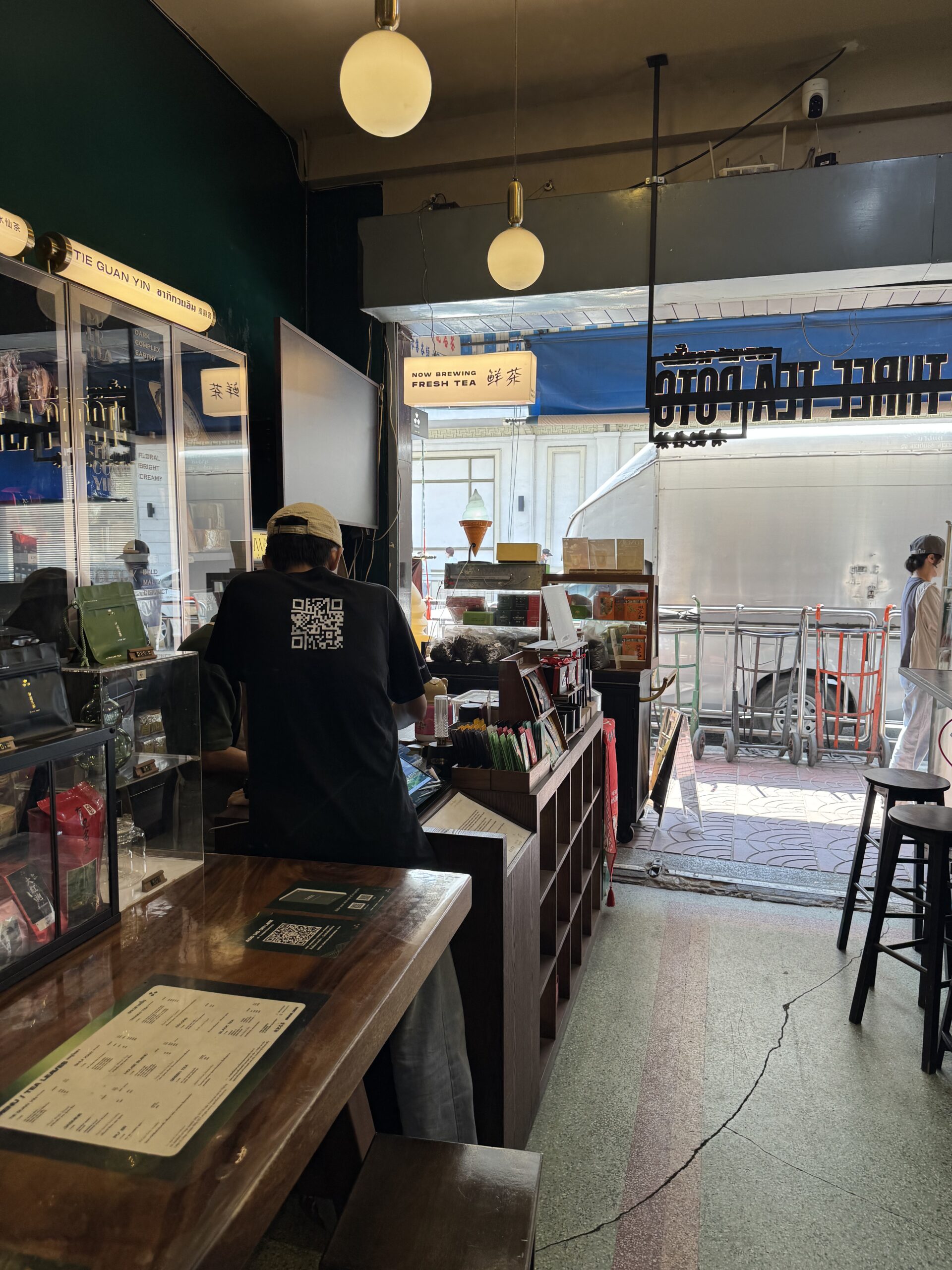 %E5%BA%97%E5%85%A7%E9%95%B7%E7%9B%B8%EF%BC%A1 1 scaled