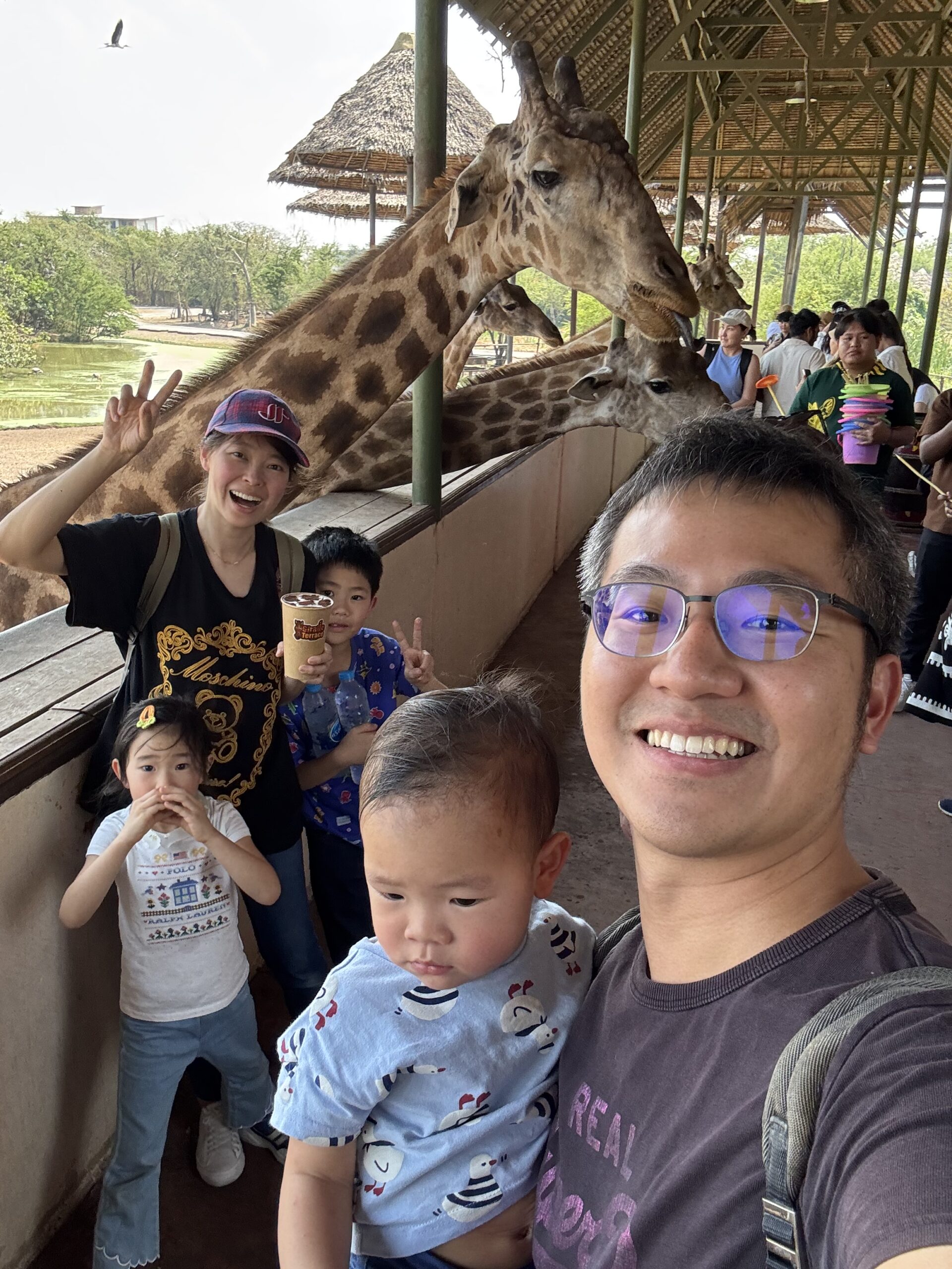 泰國曼谷 Safari World 動物園親子攻略|兩大三小實測Trip.com 包車心得與園區玩法 16 %E9%95%B7%E9%A0%B8%E9%B9%BF%EF%BC%A5 scaled